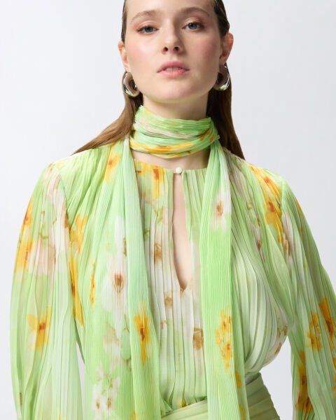 Krep Pliseli Floral Bluz